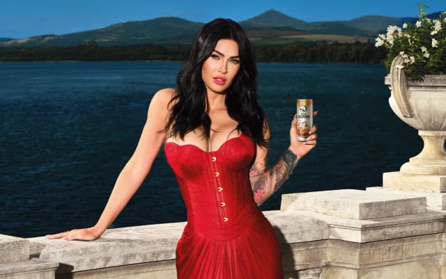 Mađarska: Megan Fox novo zaštitno lice HELL ledene kafe