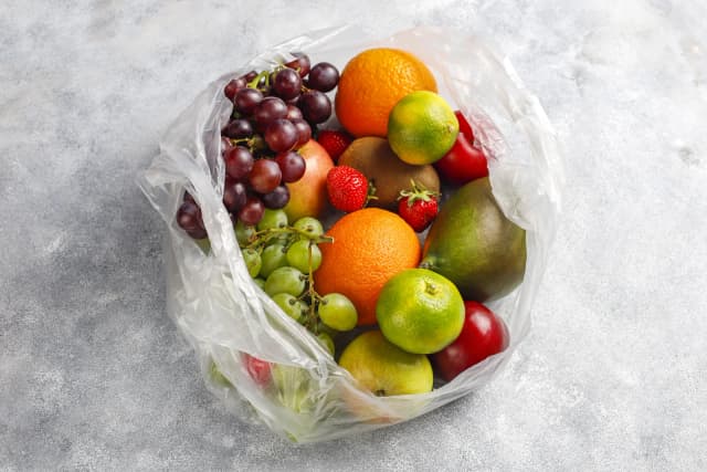UK: Do 2030. skoro sedam milijardi plastičnih kesa za onlajn dostavu